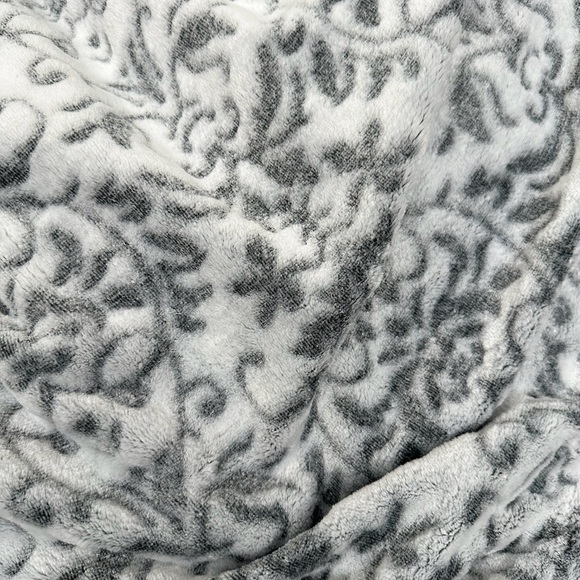 Charter Club women’s bathrobe. Never worn. - Picture 2 of 5